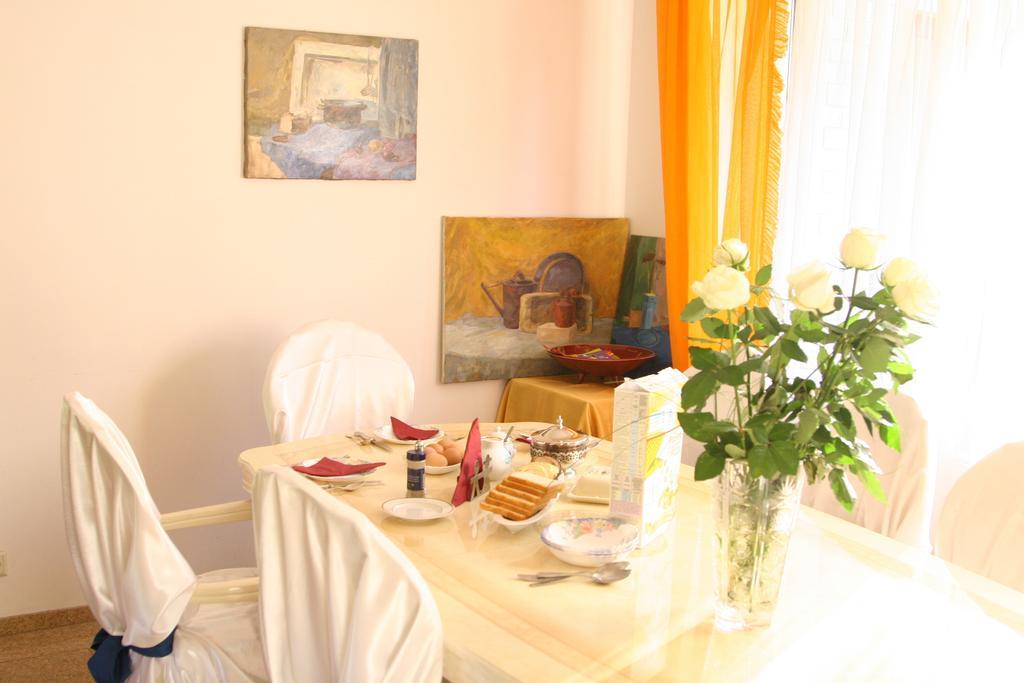 Irena Family House Hotel Вилнюс Стая снимка