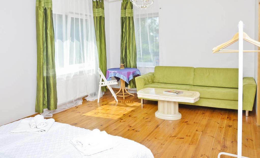 Irena Family House Hotel Вилнюс Стая снимка